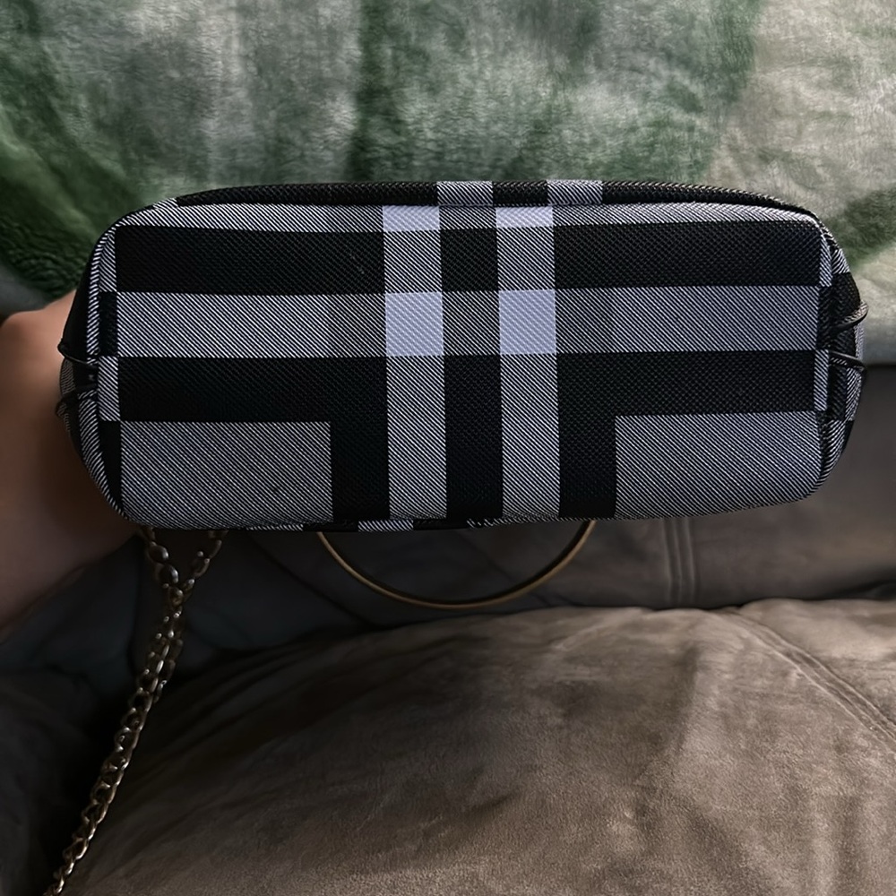 Burberry Purse - Picture 10 of 14